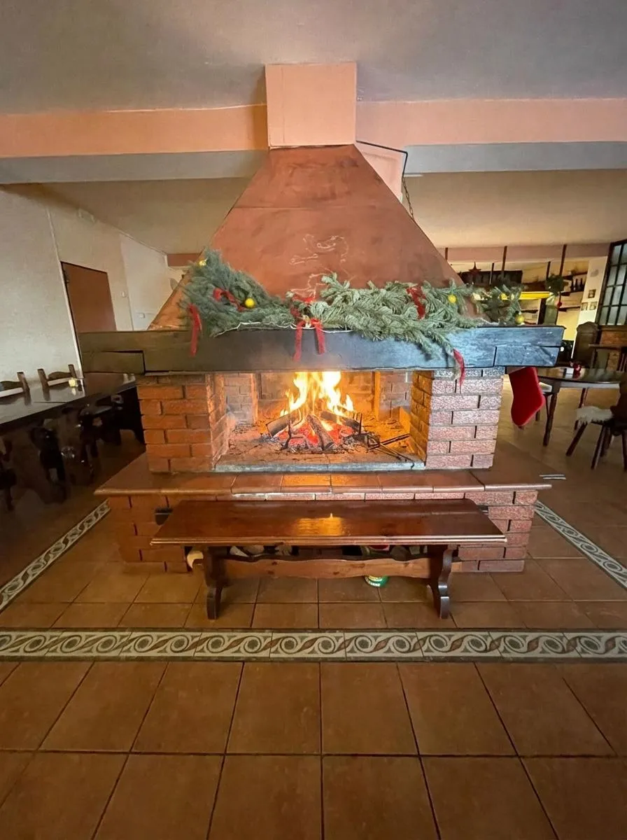 Colazione accanto al camino