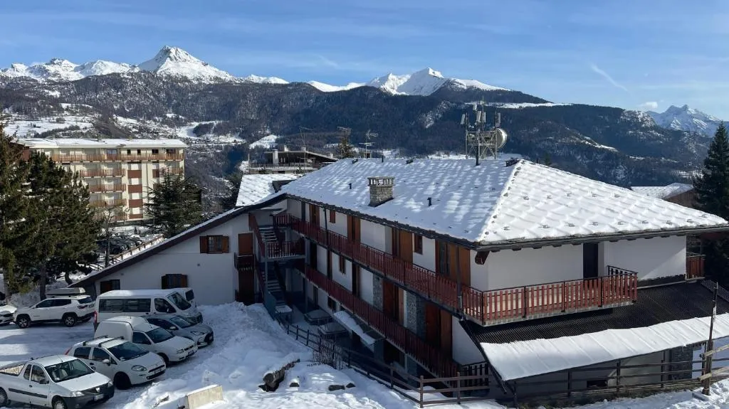 Chalet du Soleil hero background