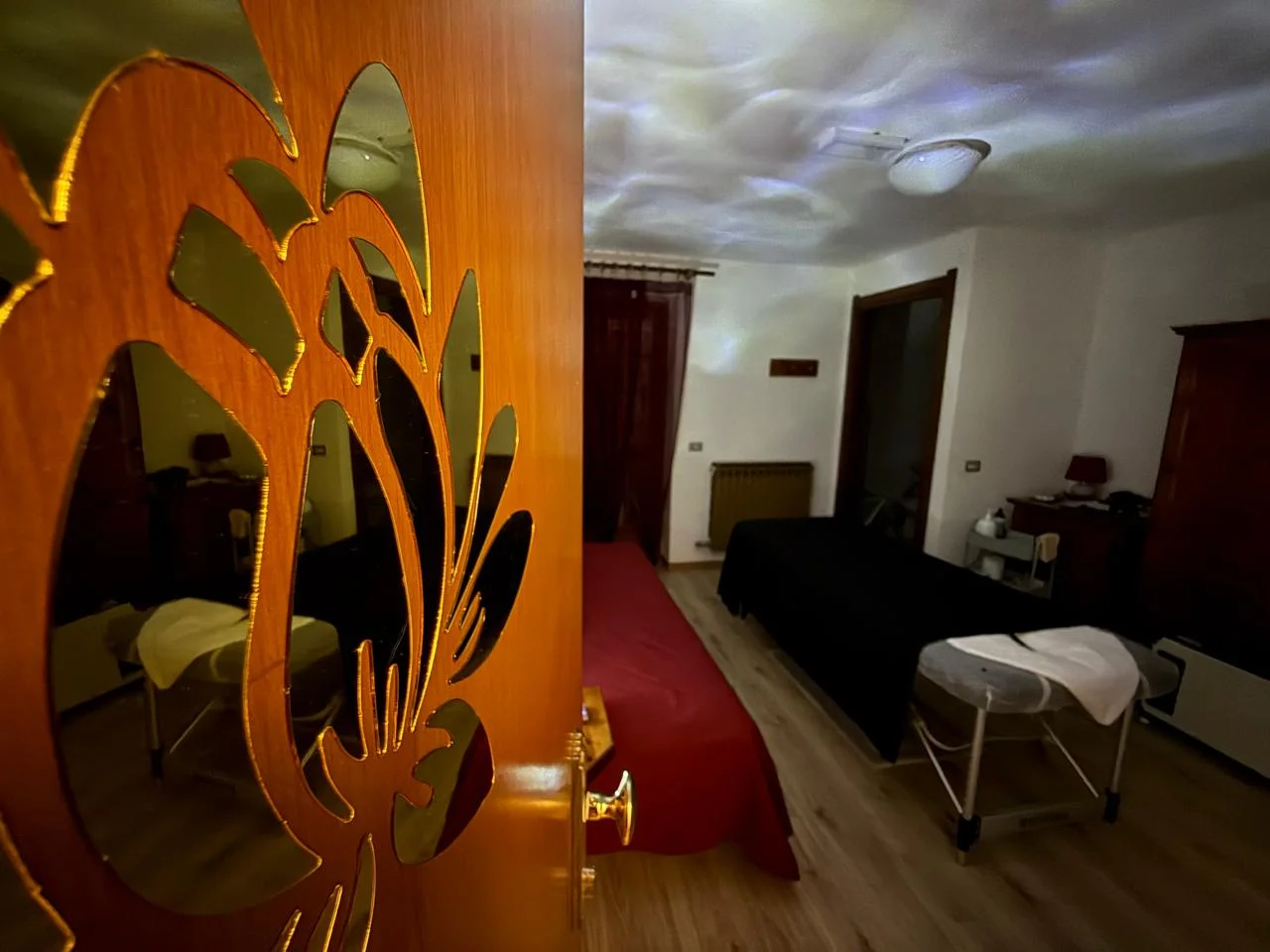 Area wellness dell'Chalet du Soleil a Torgnon. Massaggi, SPA privata, sauna finlandese, idromassaggio e piscina riscaldata nel cuore delle Alpi valdostane.