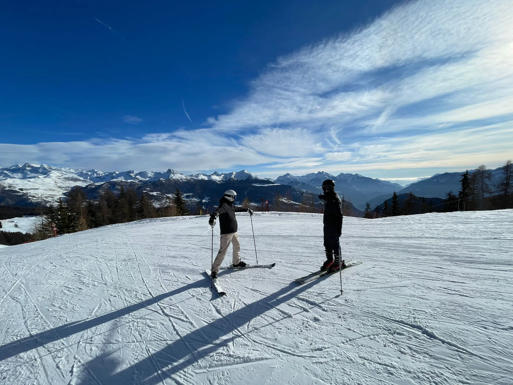 Guida alpina con gruppo in montagna