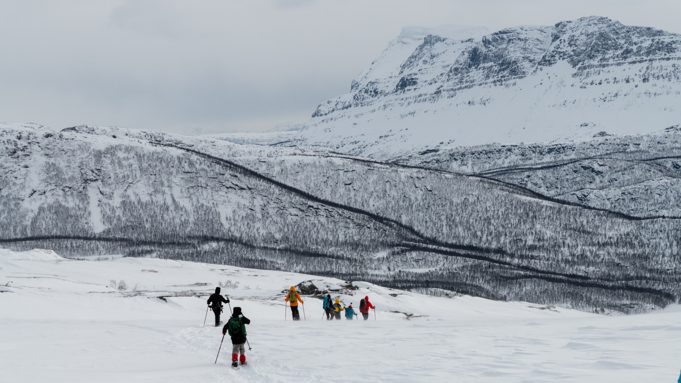 Escursione con ciaspole in montagna
