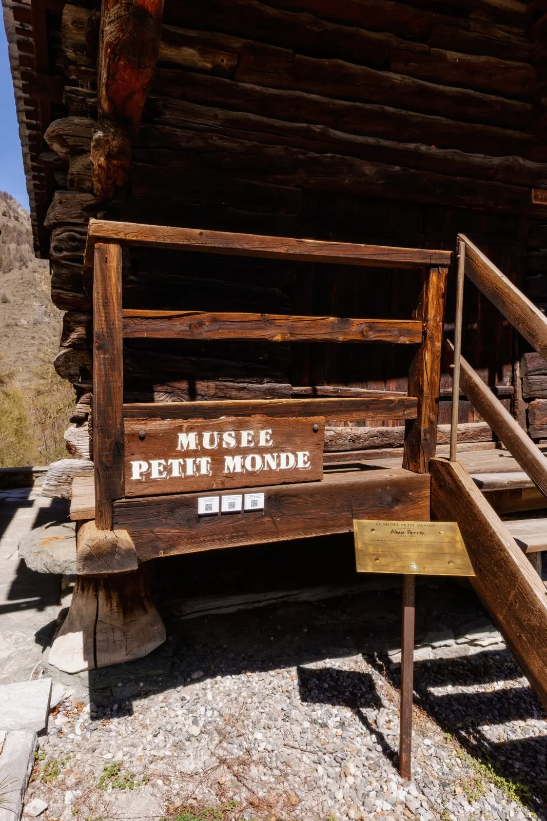 Petit Monde e la cascata 2