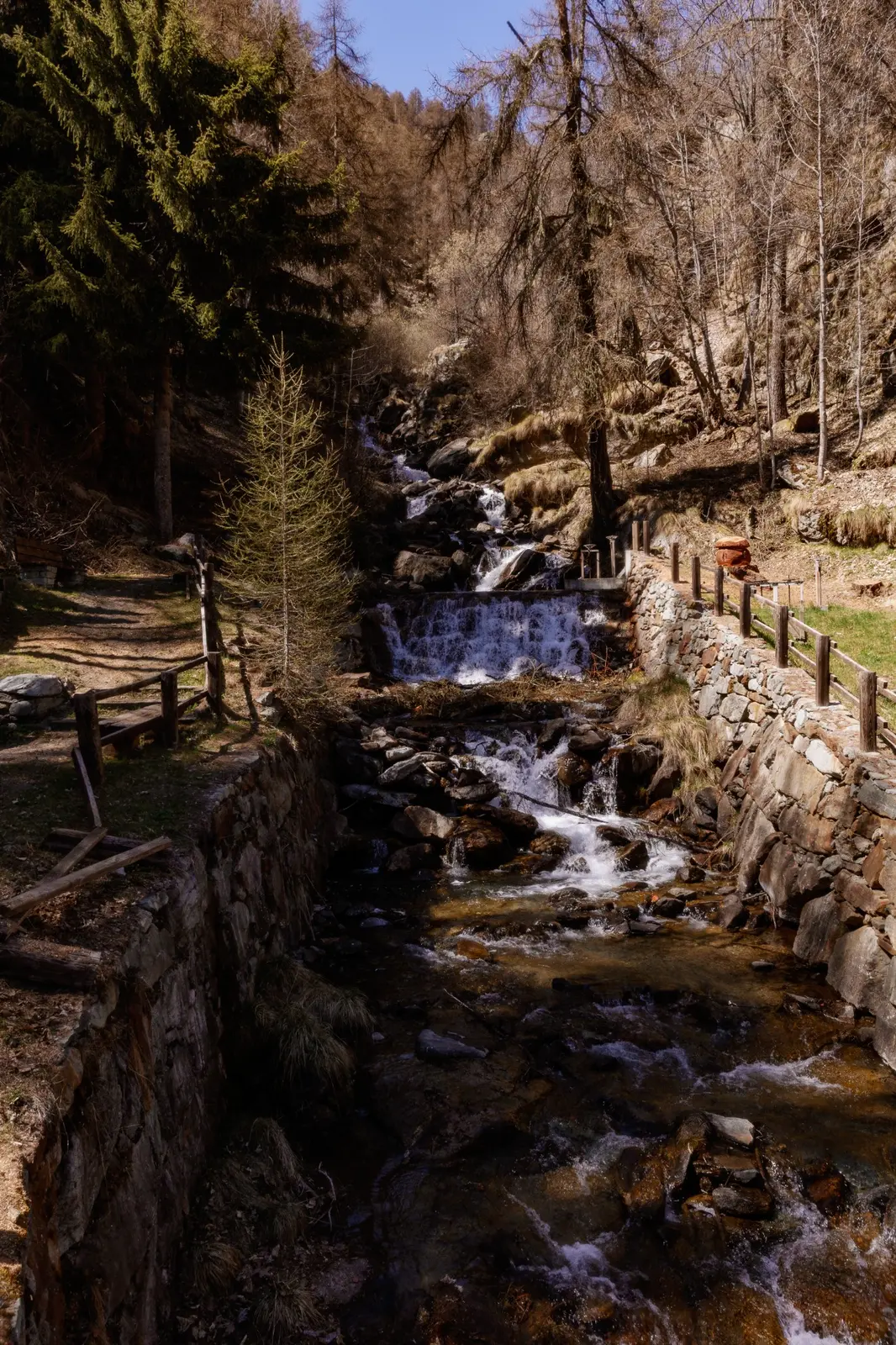 Petit Monde e la cascata 1