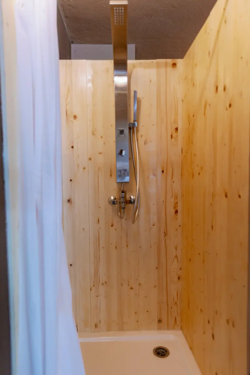 Doccia dell'area sauna