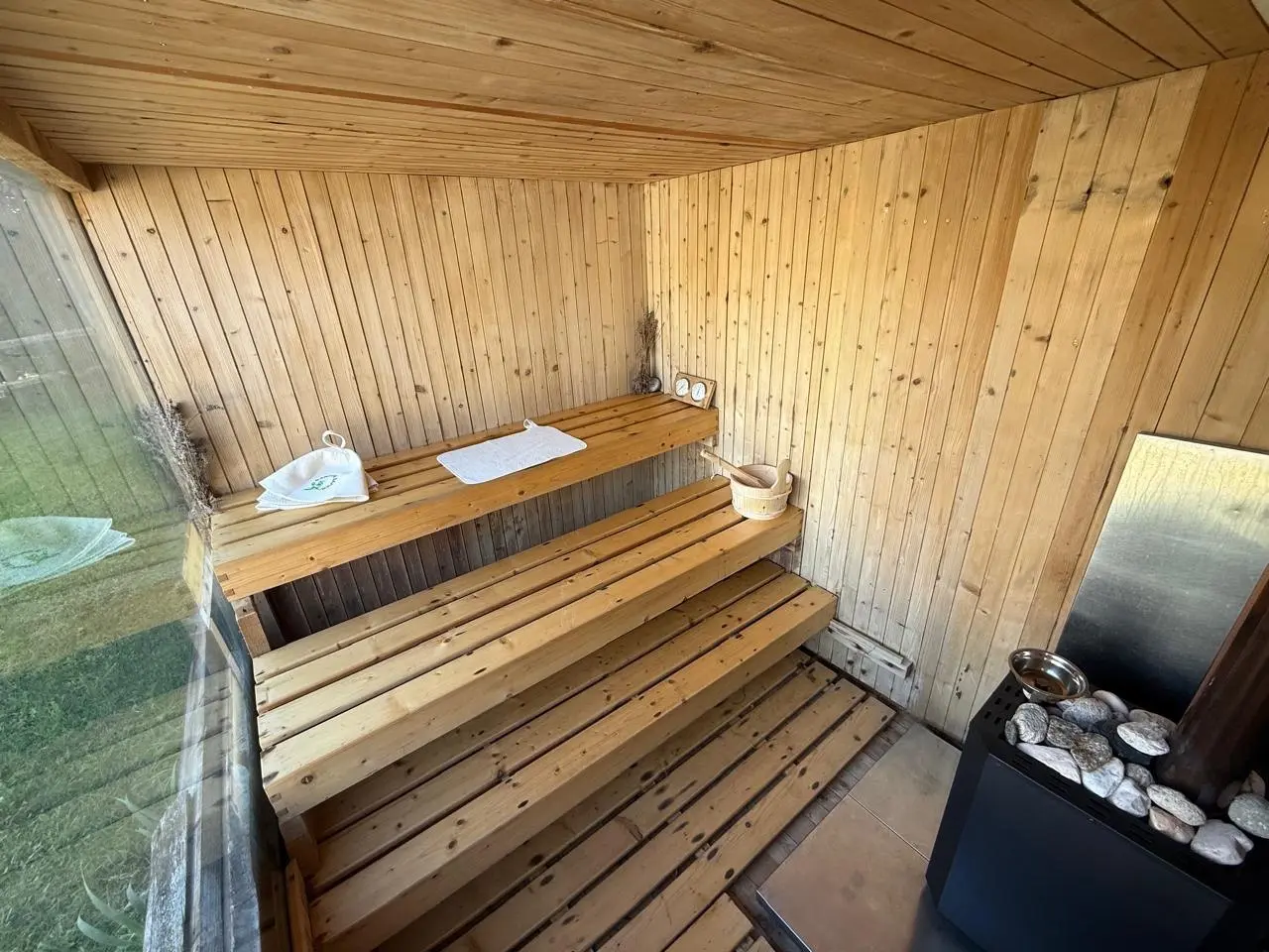 Interno in legno della Slavic Banja