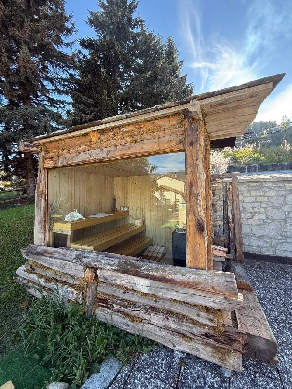 Slavic Banja con vetrata panoramica e vista sul giardino